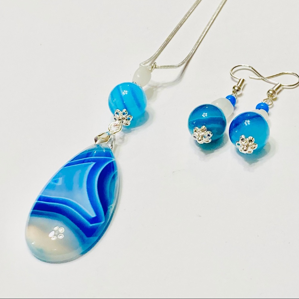 Coordinated Set Onyx Stone Pendant With Moonstone Necklace & Matching Earrings🦋 - Picture 12 of 14